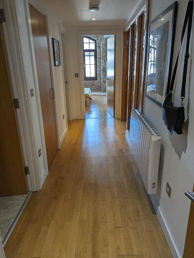 Loft Style 2-Bed 2-Bath In North Laines Apartment Brighton