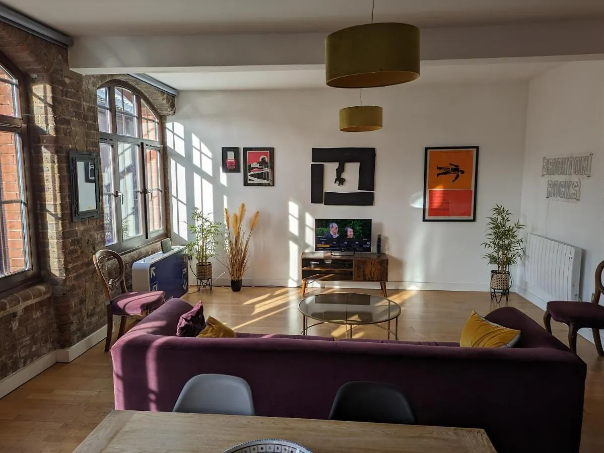 Loft Style 2-Bed 2-Bath In North Laines Apartment Brighton