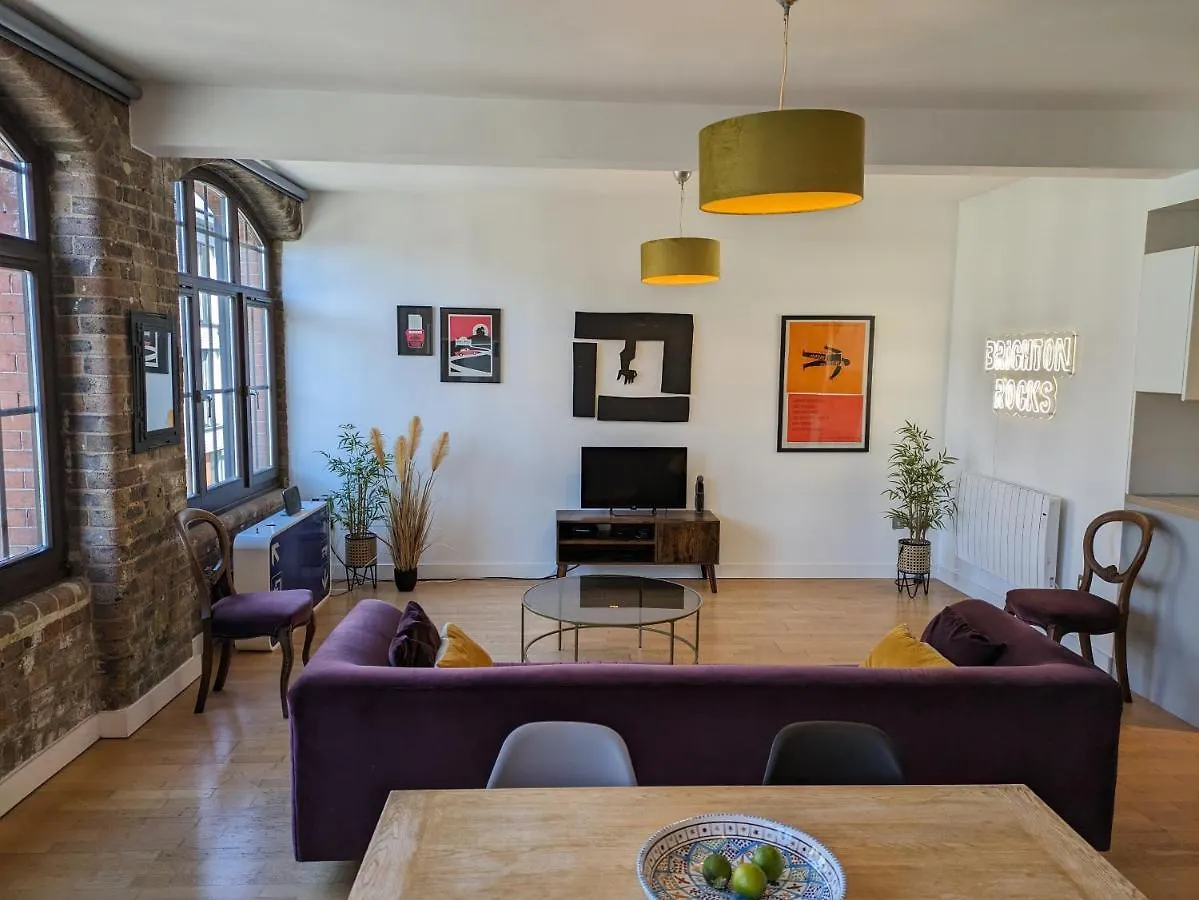 Loft Style 2-Bed 2-Bath In North Laines Apartment Brighton