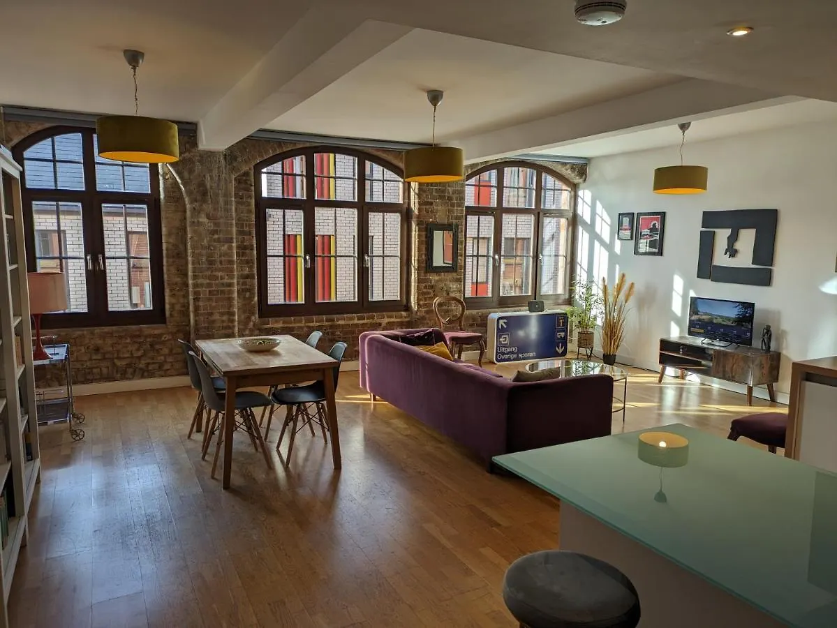 Loft Style 2-Bed 2-Bath In North Laines Apartment Brighton