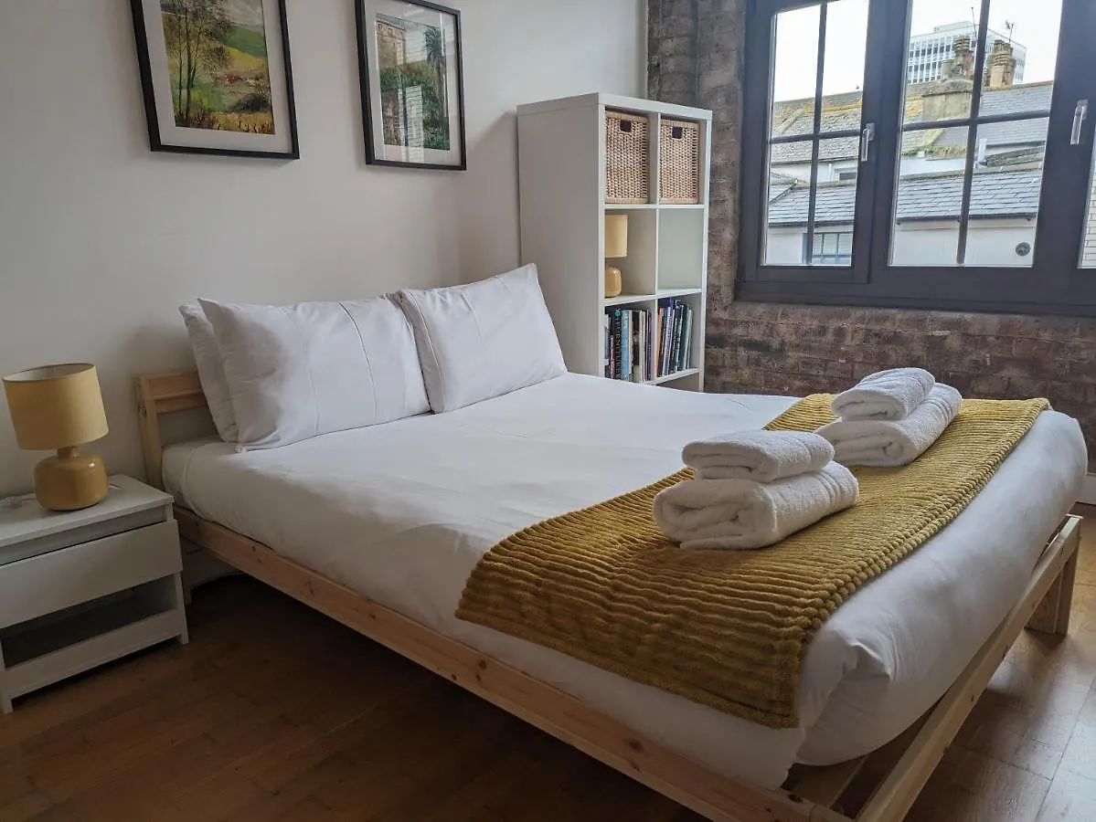Loft Style 2-Bed 2-Bath In North Laines Apartment Brighton