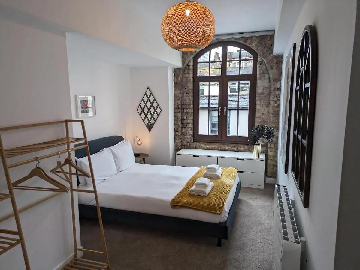Loft Style 2-Bed 2-Bath In North Laines Apartment Brighton